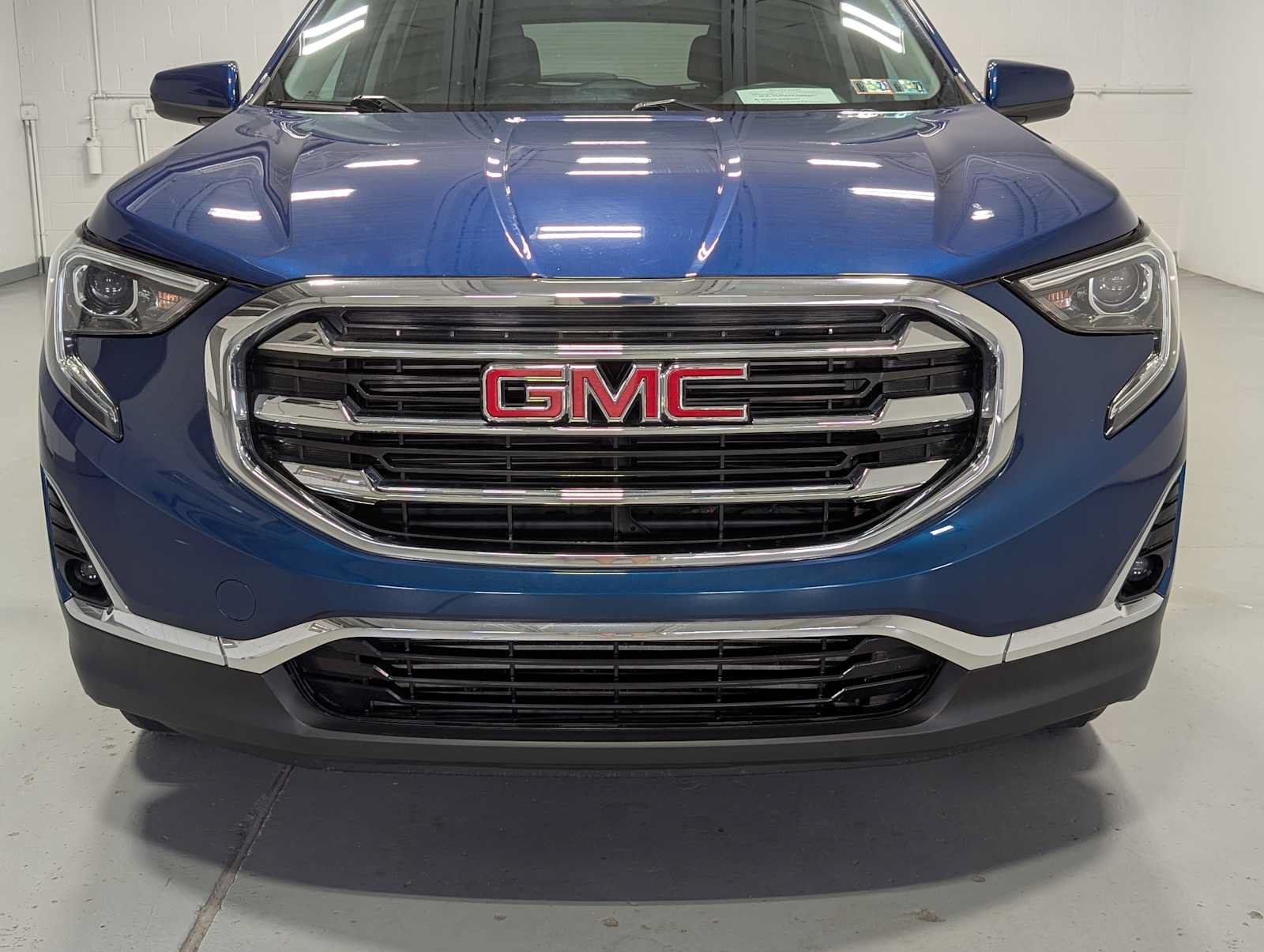 Used 2020 GMC Terrain SLT w/ Preferred Package AWD/4WD image 2