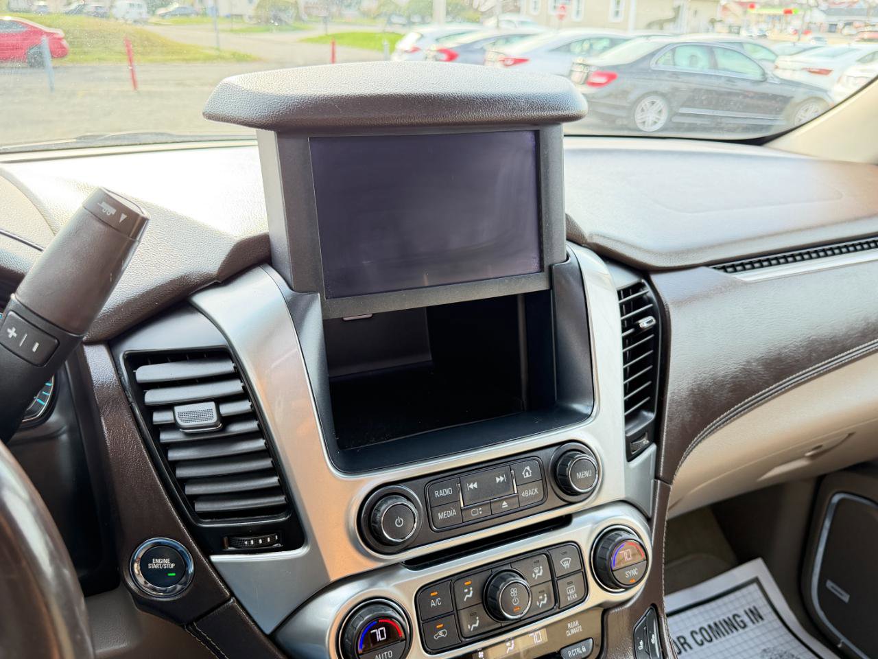 Used 2018 Chevrolet Suburban LT image 25