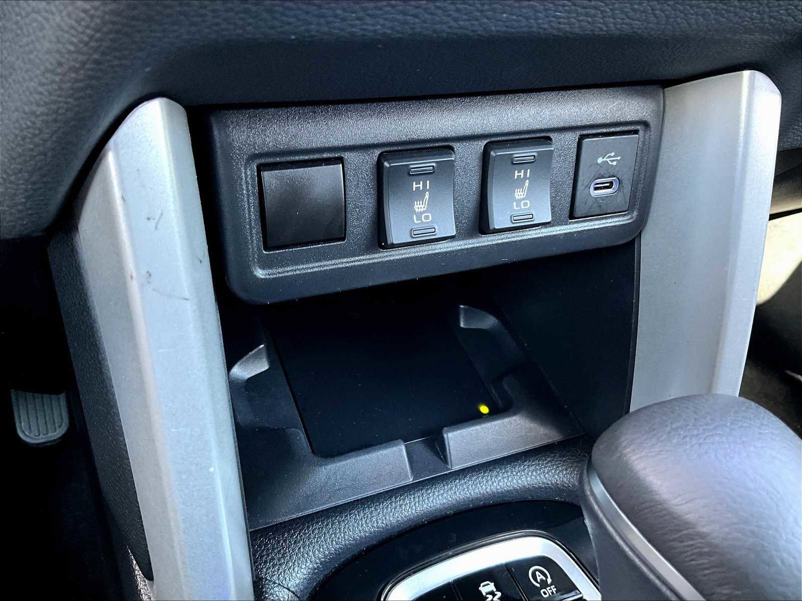 Used 2025 Toyota Corolla Cross XLE image 27