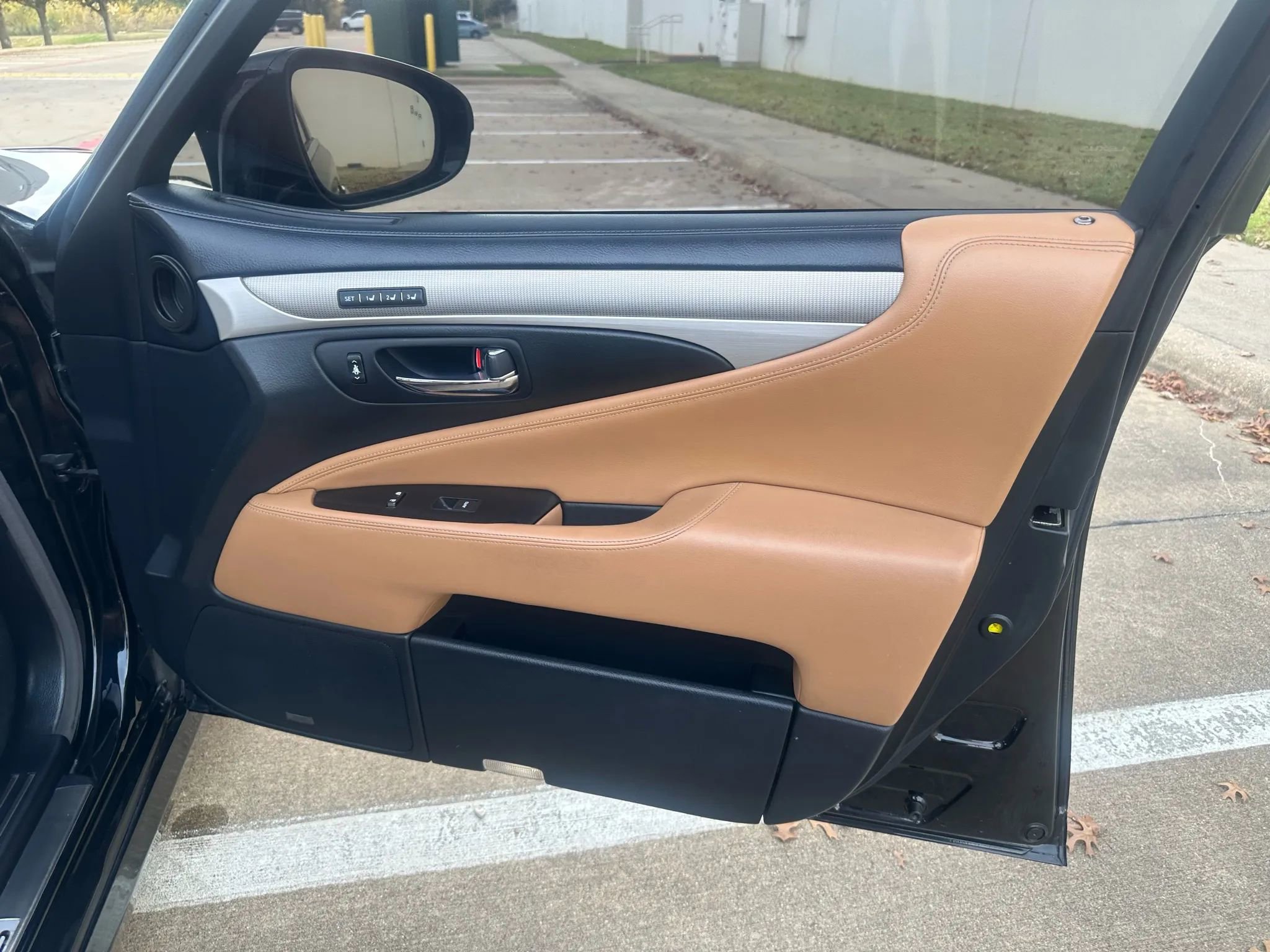 Used 2016 Lexus LS 460 image 28