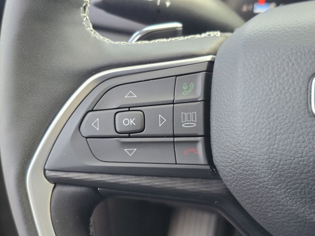 Used 2025 Jeep Grand Cherokee Altitude image 21