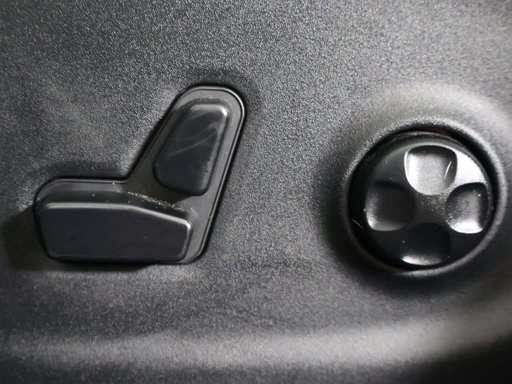 Used 2019 Jeep Cherokee Limited AWD/4WD image 34