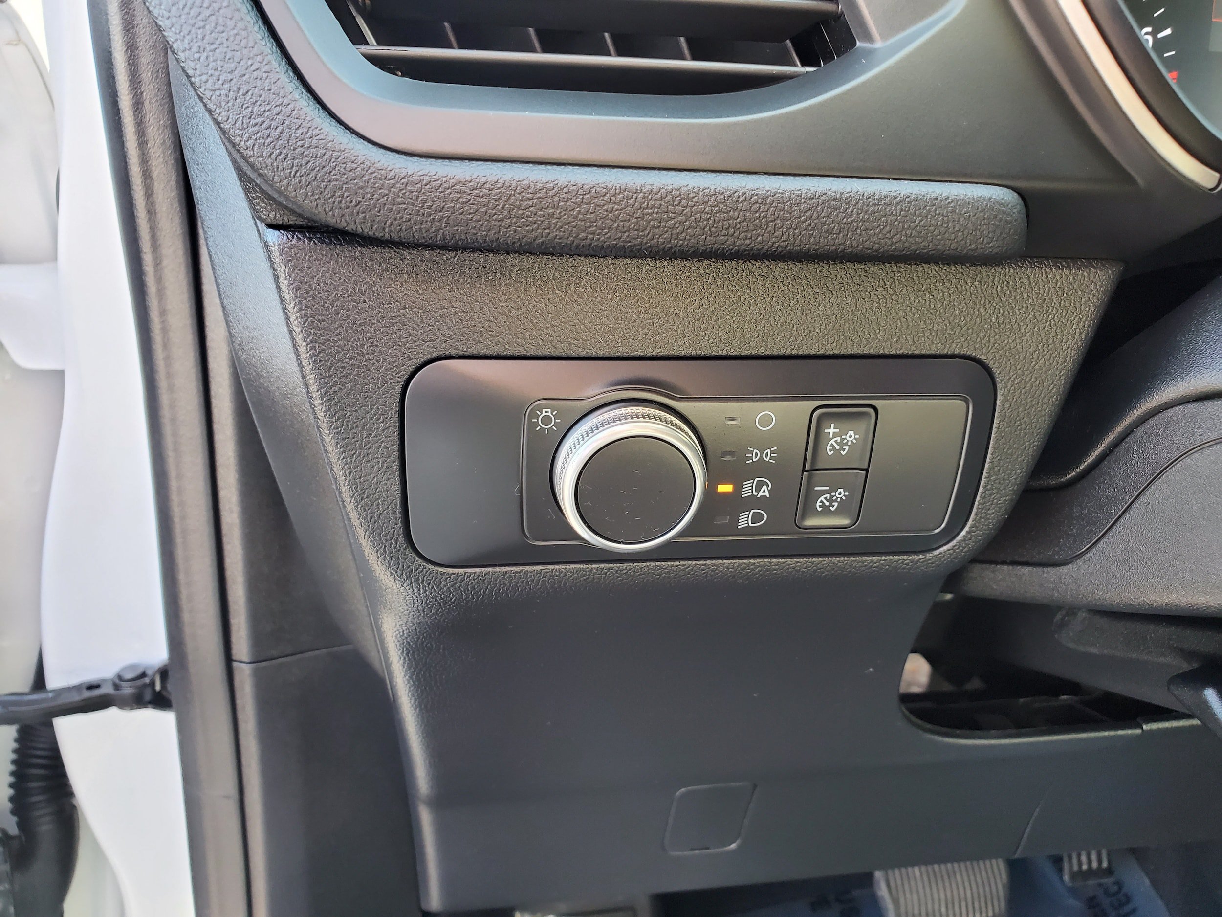 Used 2020 Ford Escape SE FWD image 9