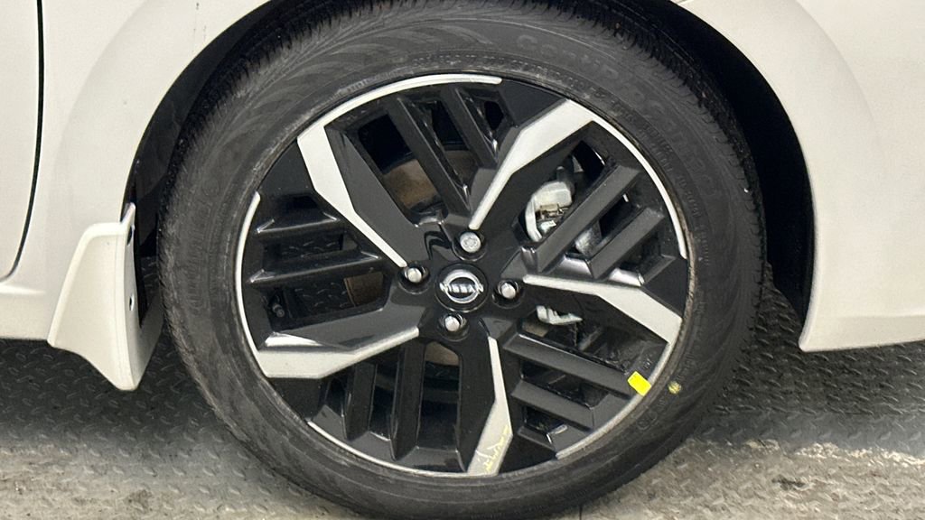 New 2025 Nissan Versa SR w/ Trunk Package image 14