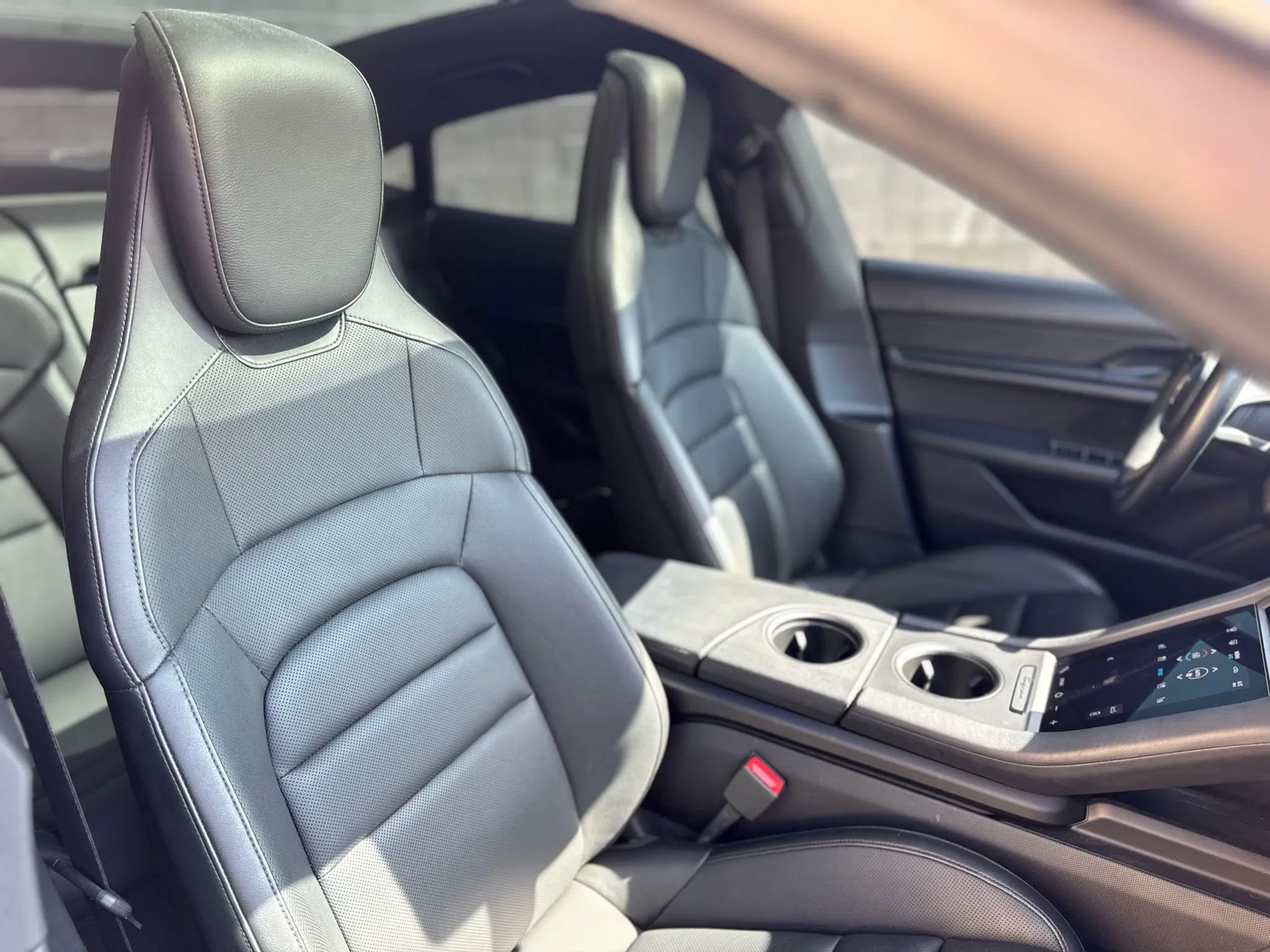 Used 2020 Porsche Taycan 4S w/ Premium Package image 23