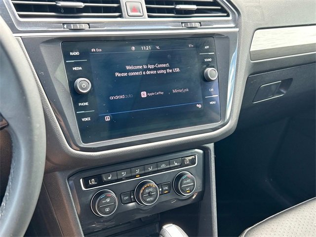 Used 2020 Volkswagen Tiguan SE w/ Panoramic Sunroof Package image 24
