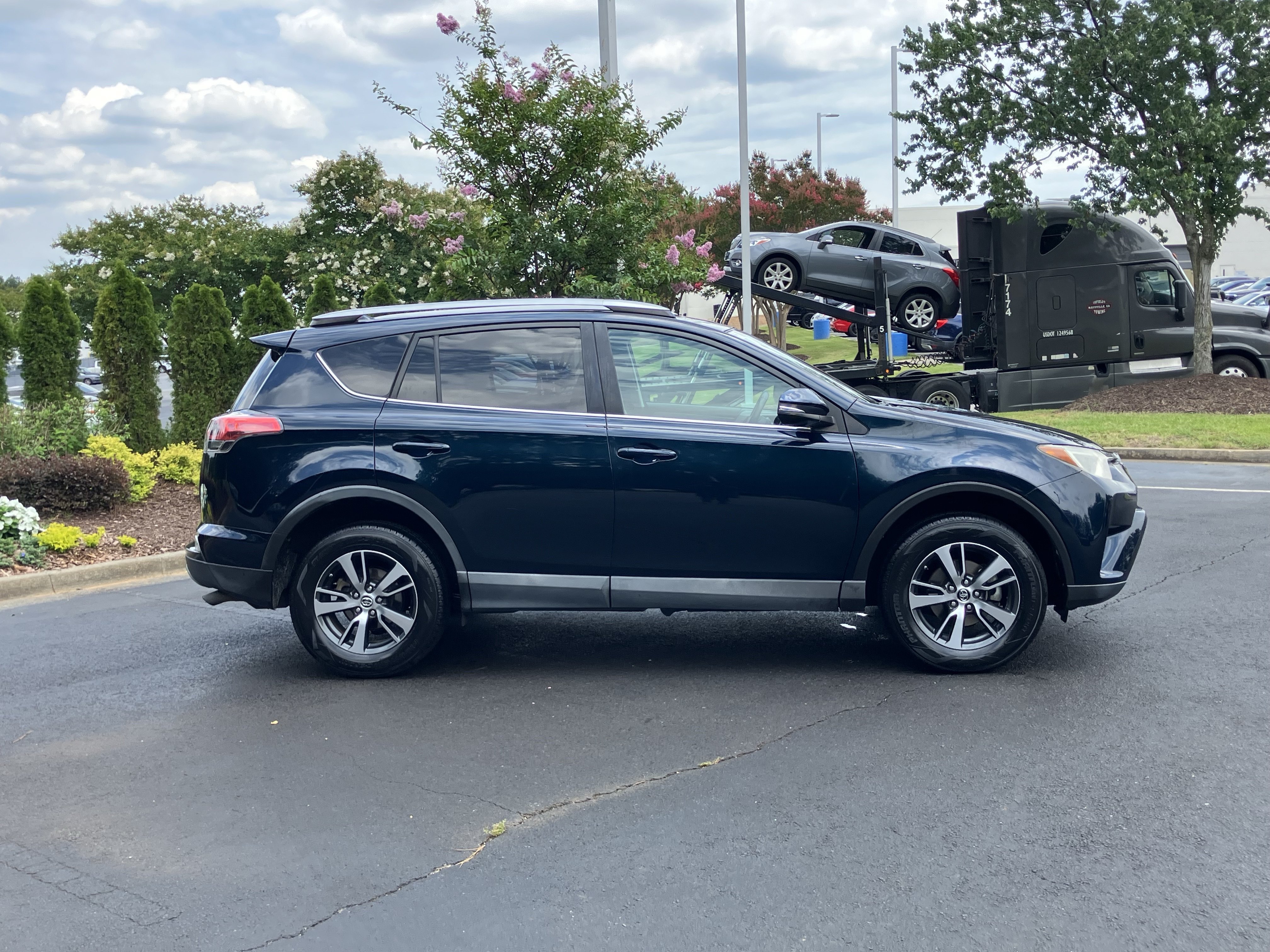 Used 2017 Toyota RAV4 XLE FWD image 11