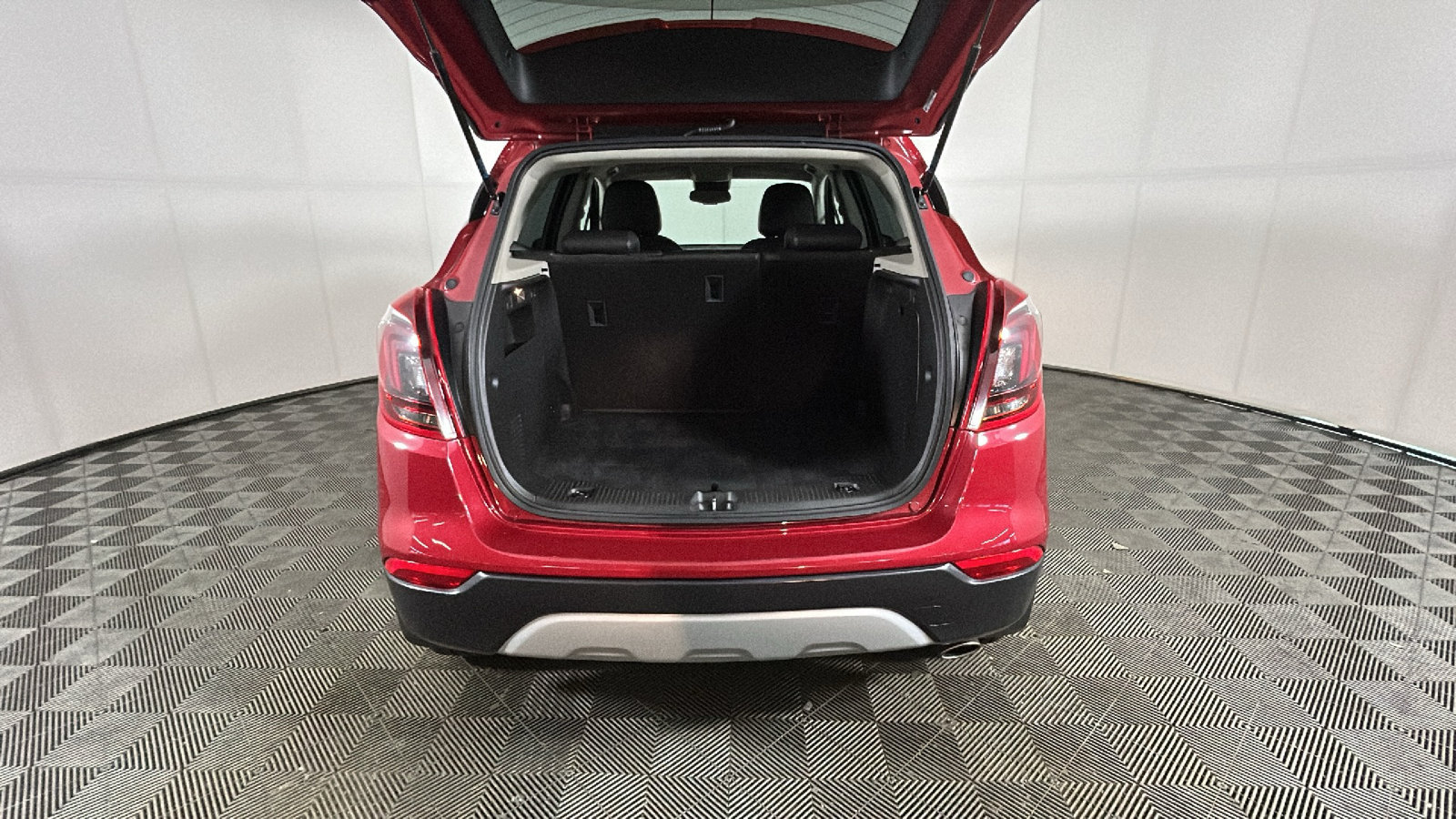 Used 2019 Buick Encore Preferred AWD/4WD image 34