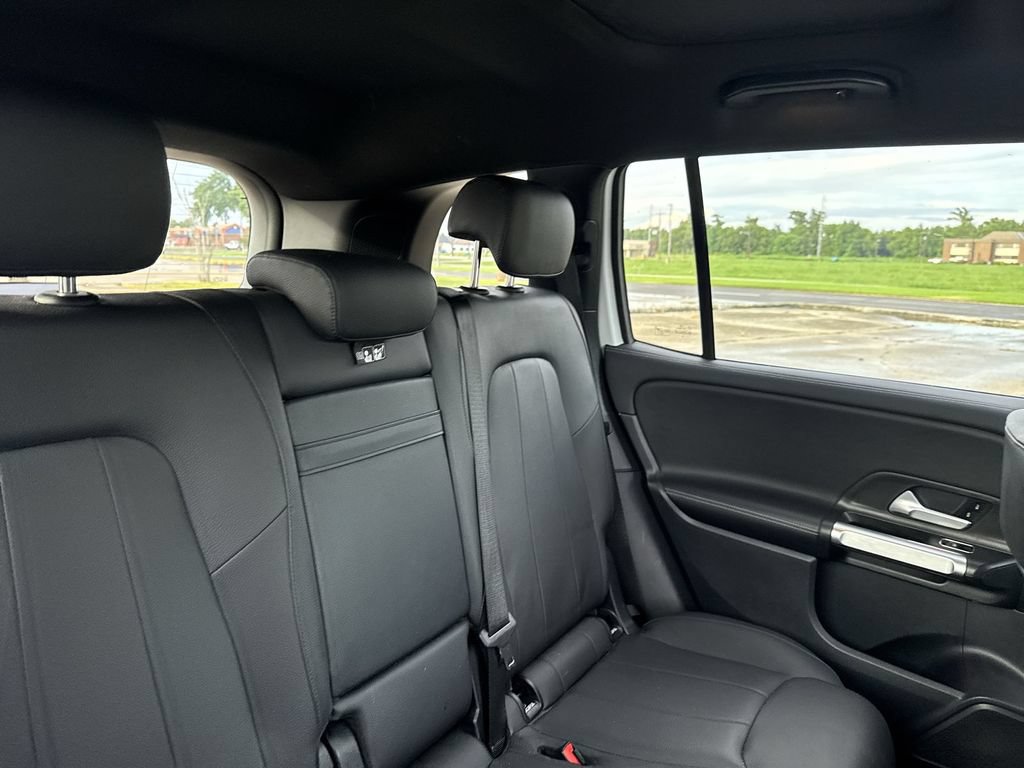 Used 2023 Mercedes-Benz GLB 250 w/ Premium Package image 33