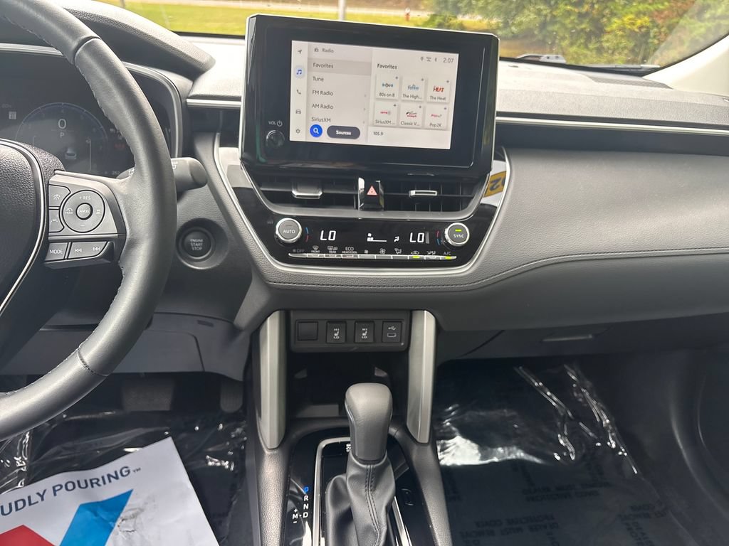 Used 2025 Toyota Corolla Cross XLE FWD image 21