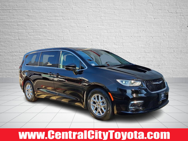 Used 2024 Chrysler Pacifica Touring-L