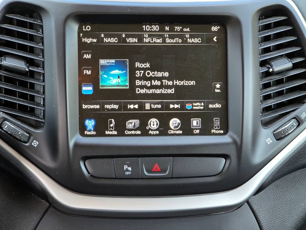Used 2018 Jeep Cherokee Trailhawk w/ Cold Weather Group AWD/4WD image 7