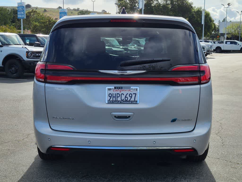 Used 2023 Chrysler Pacifica Touring-L image 4