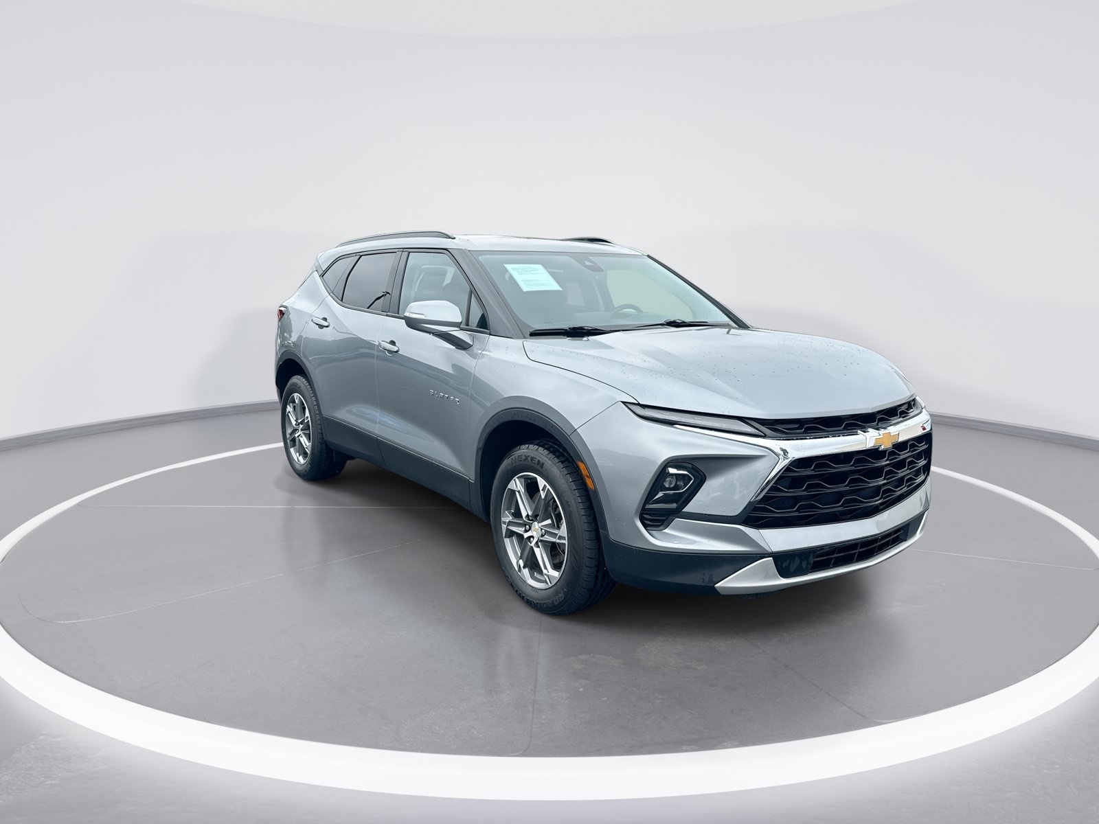 Used 2023 Chevrolet Blazer LT FWD image 2