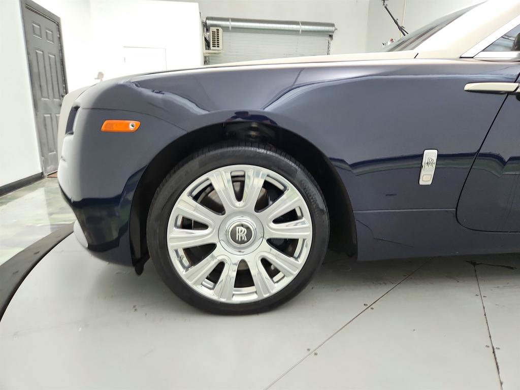 Used 2014 Rolls-Royce Wraith RWD image 30