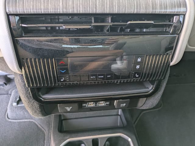 Used 2024 Jeep Wagoneer Series III AWD/4WD image 19
