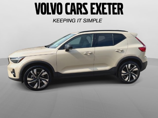 Certified 2025 Volvo XC40 B5 Ultra AWD/4WD image 6