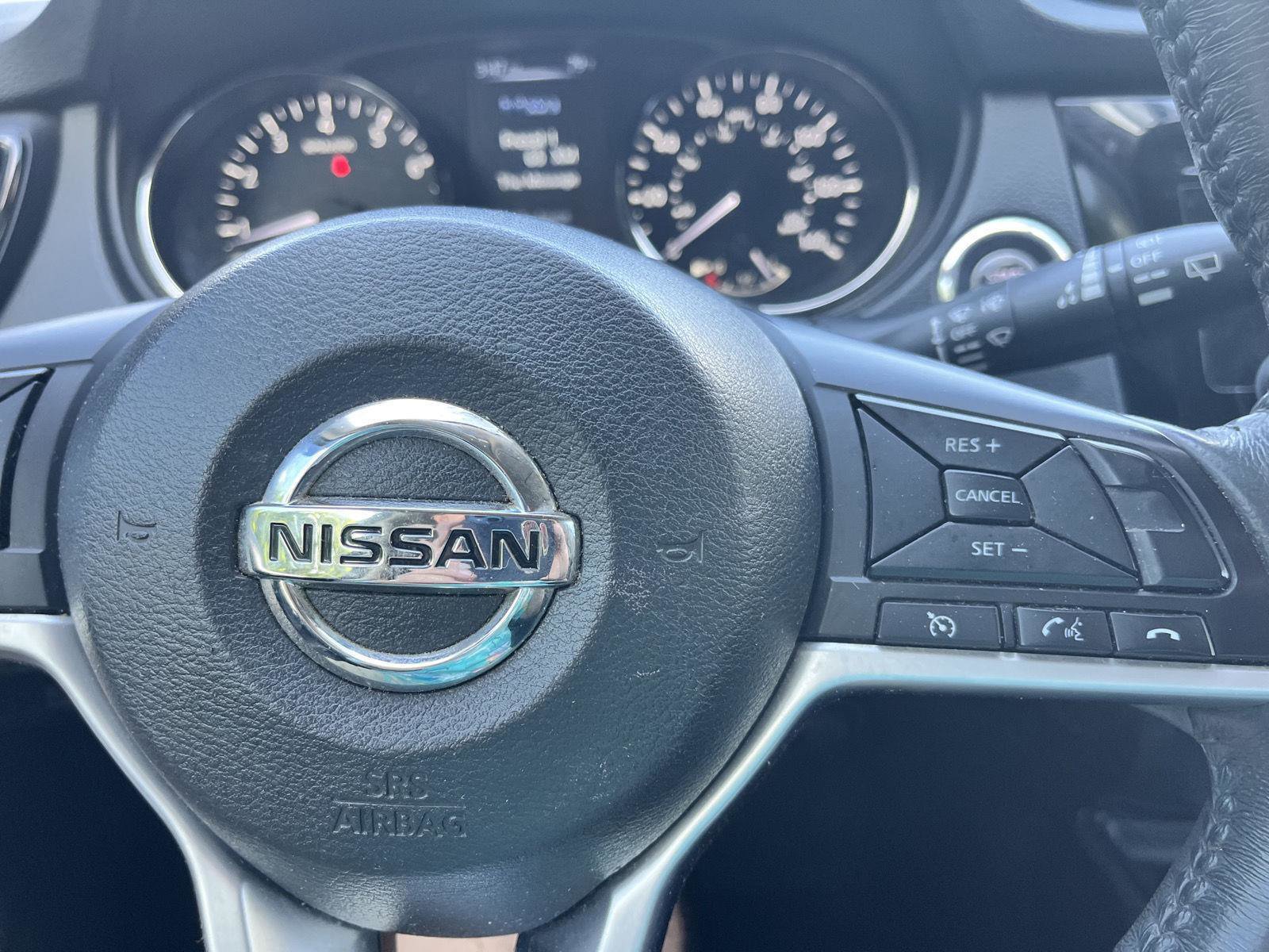 Used 2017 Nissan Rogue SV AWD/4WD image 25