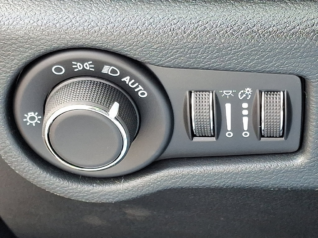New 2026 Chrysler Voyager LX FWD image 18