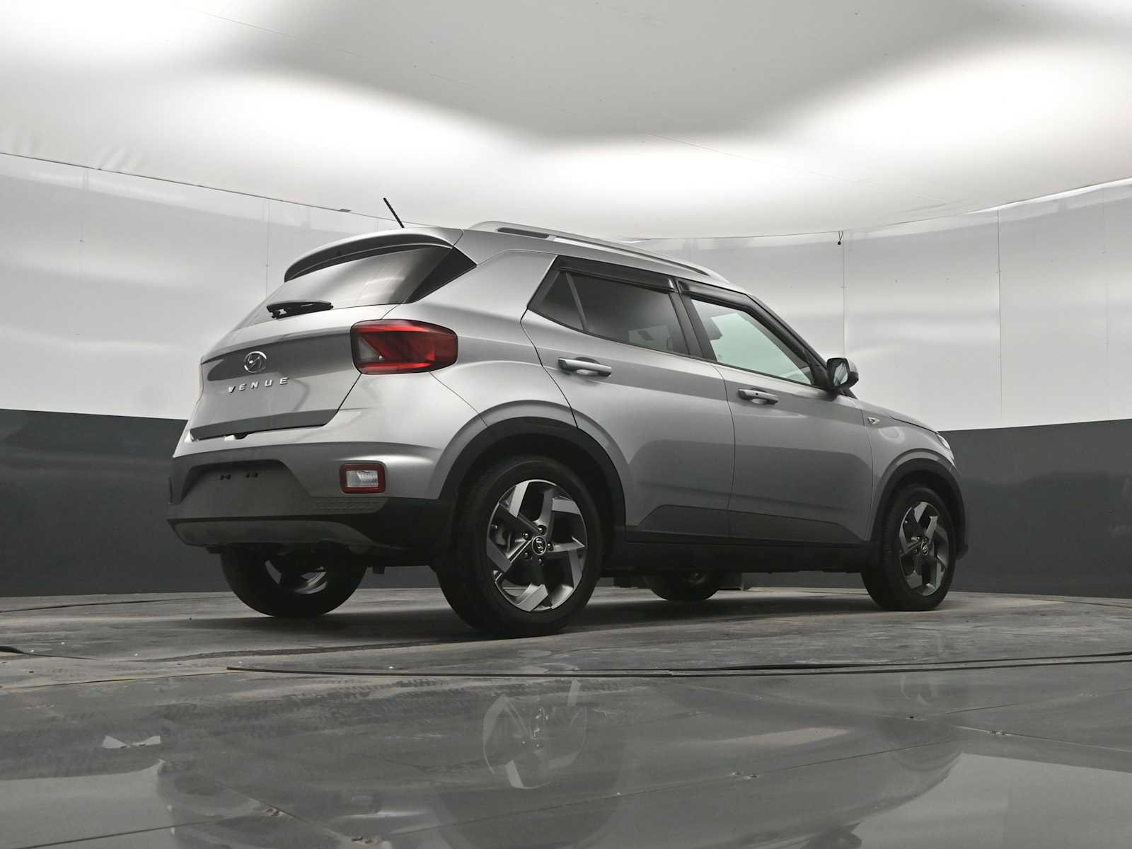 Used 2024 Hyundai Venue SEL FWD image 37