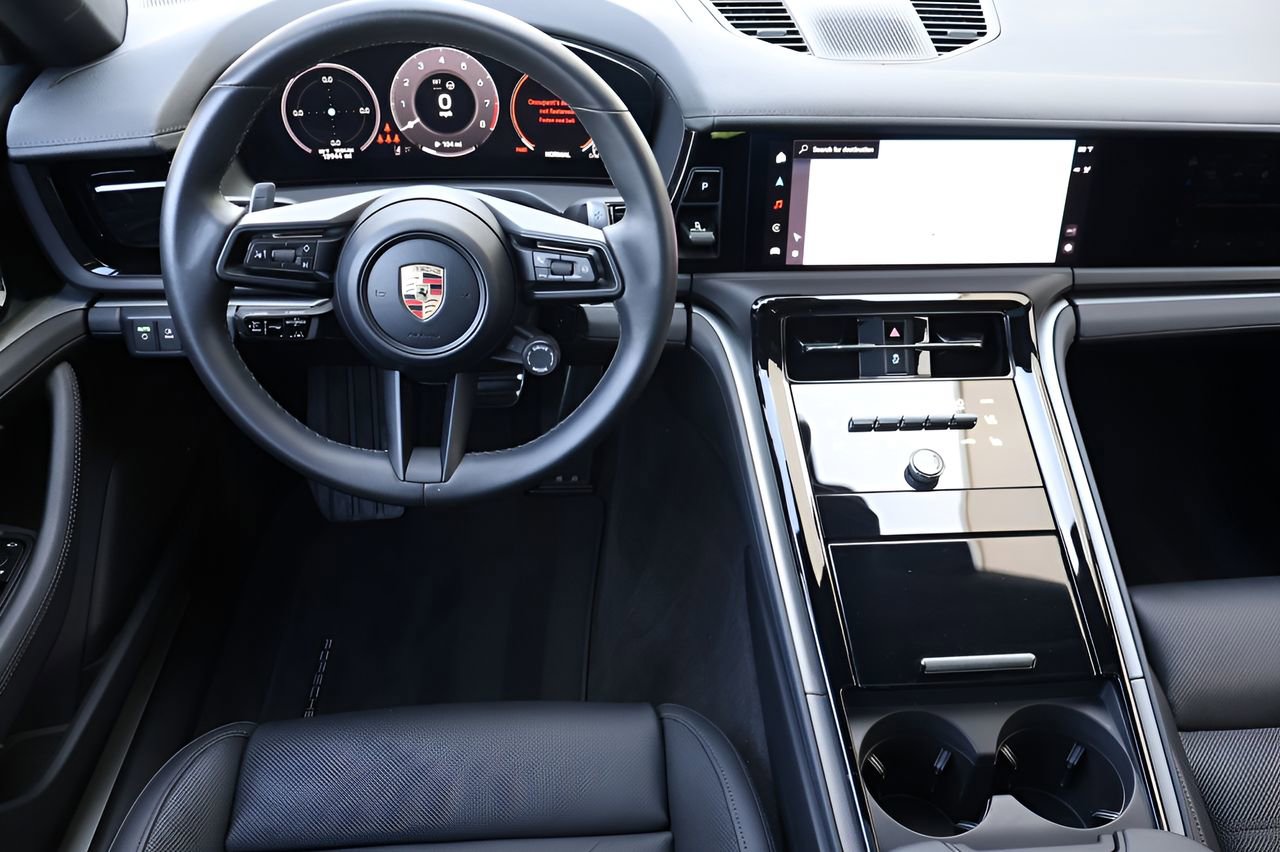 Used 2024 Porsche Panamera RWD image 15