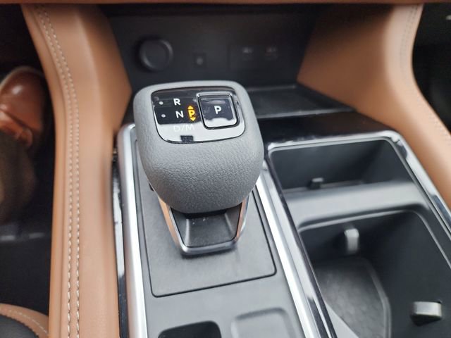 Used 2024 Nissan Pathfinder Platinum w/ Cargo Package image 27