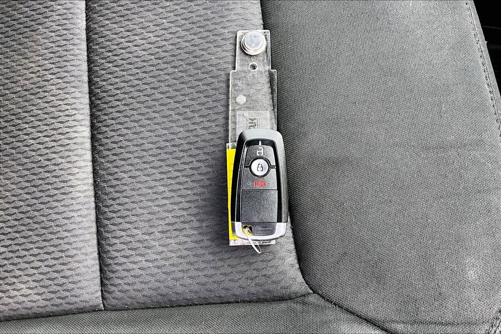 Used 2022 Ford Explorer XLT image 12