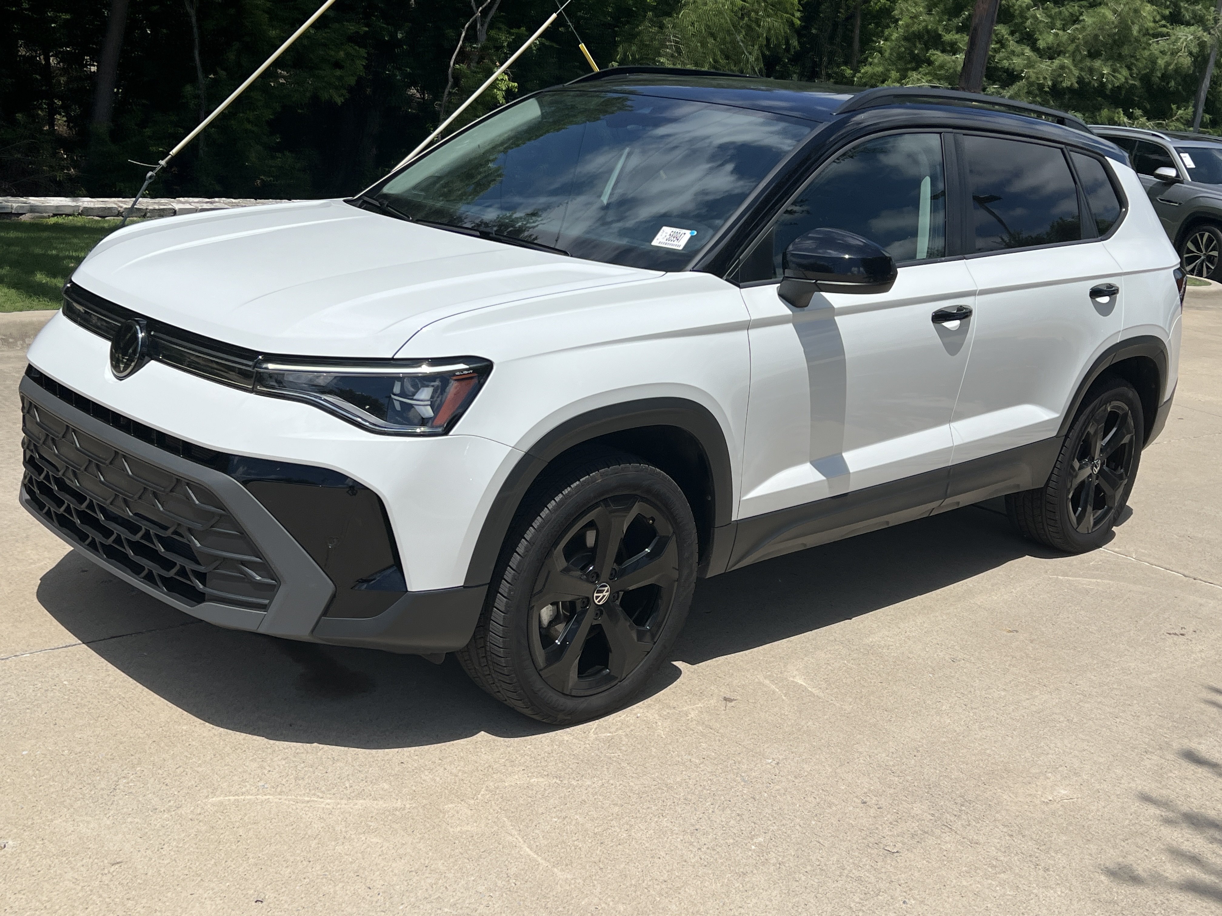 Certified 2025 Volkswagen Taos SE AWD/4WD image 5