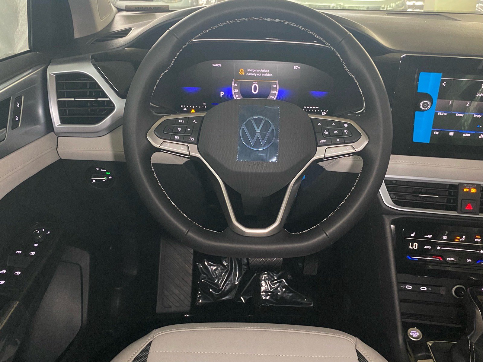 New 2026 Volkswagen Taos SE FWD image 4