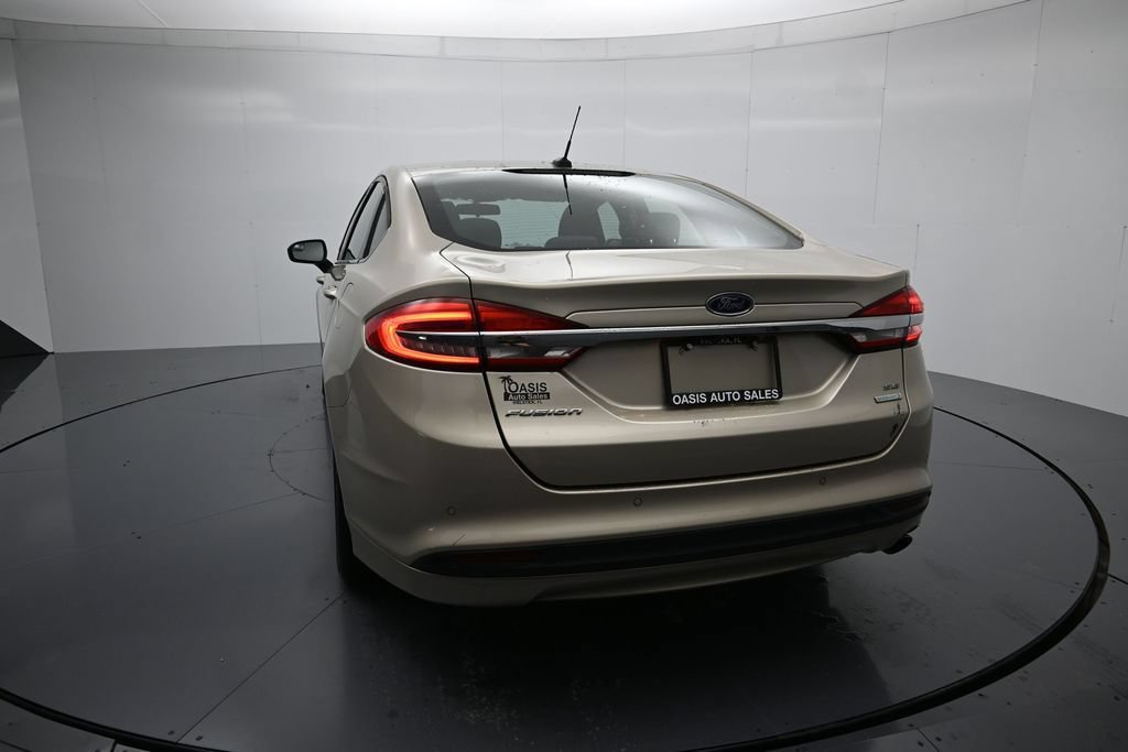Used 2018 Ford Fusion SE w/ Fusion SE Technology Package FWD image 24