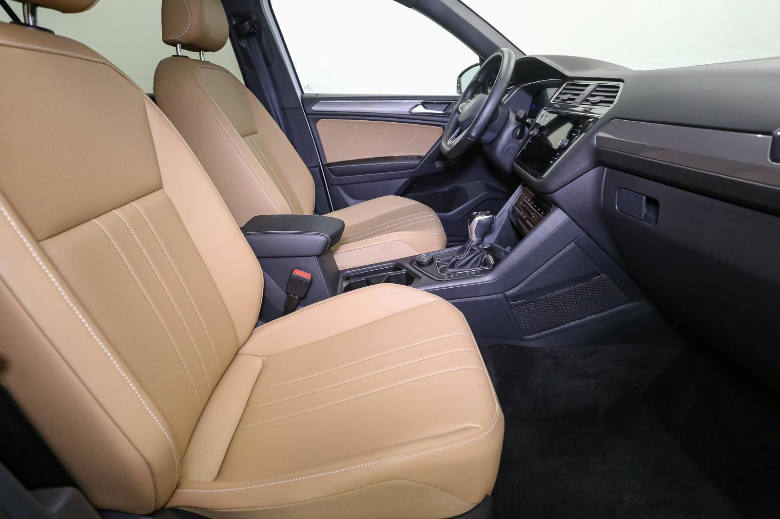 Certified 2023 Volkswagen Tiguan SE R-Line image 20