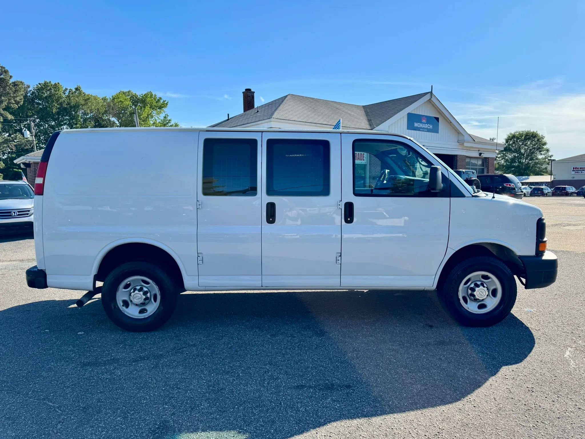Used 2015 Chevrolet Express 2500 RWD image 6
