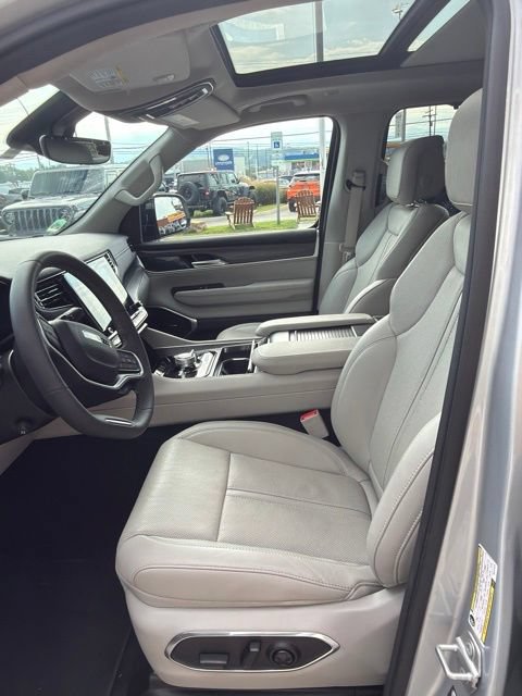 Used 2024 Jeep Wagoneer Series II w/ Convenience Group I AWD/4WD image 8