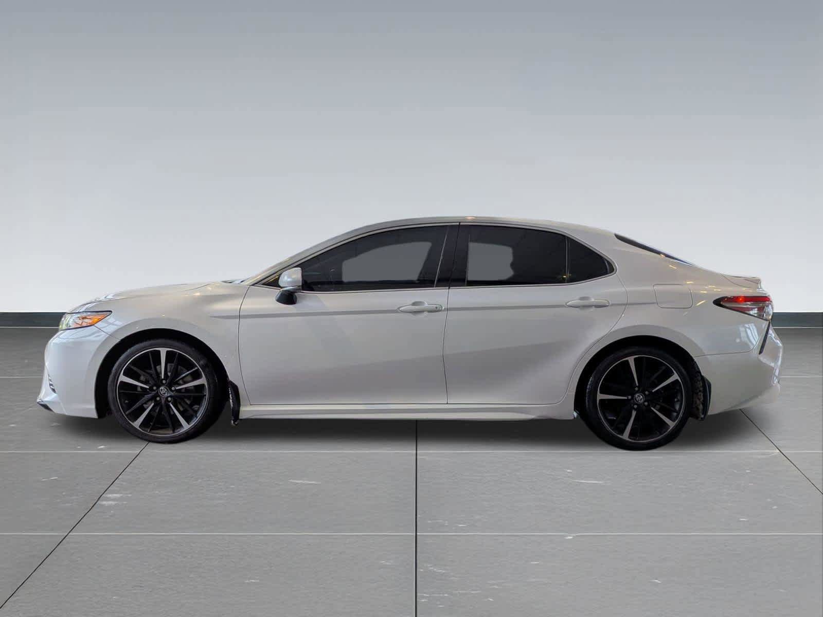 Used 2019 Toyota Camry XSE FWD image 3