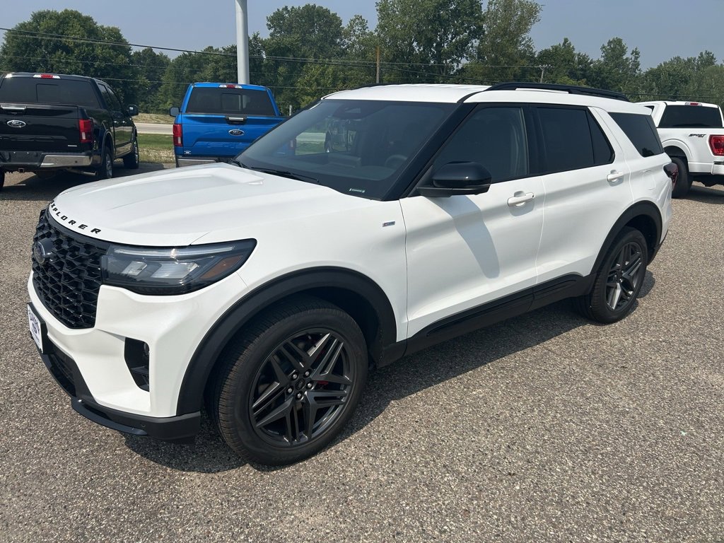 New 2025 Ford Explorer ST-Line w/ ST-Line Street Pack image 3