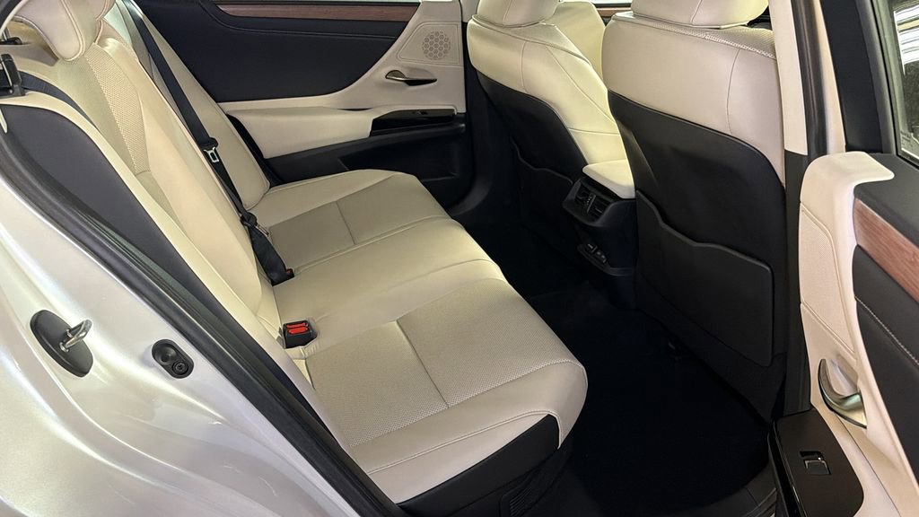Certified 2025 Lexus ES 300h w/ Premium Package image 13