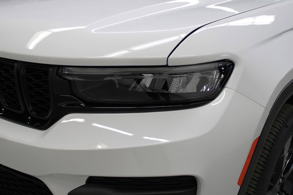 New 2025 Jeep Grand Cherokee Laredo image 34