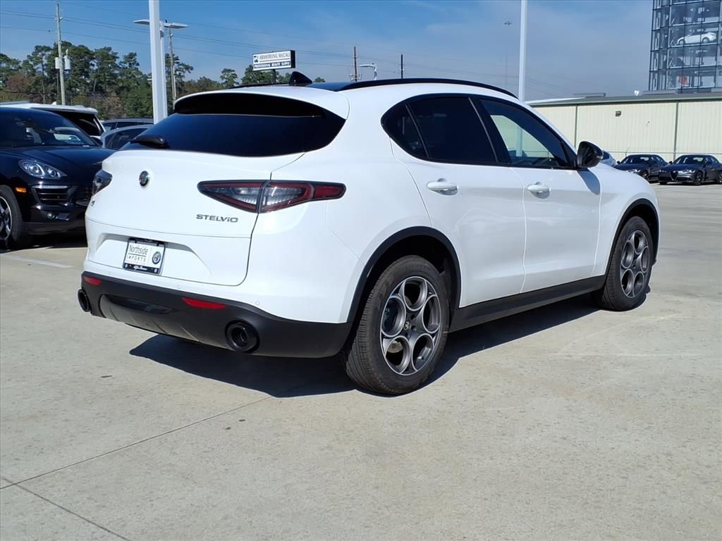 New 2026 Alfa Romeo Stelvio Sprint w/ Convenience Package image 7