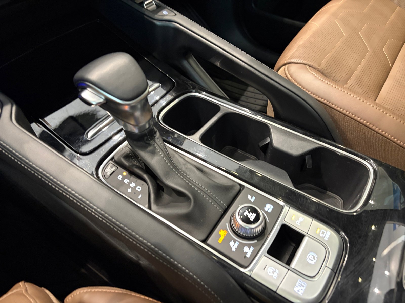 Used 2022 Kia Telluride SX w/ SX Prestige Package AWD/4WD image 19