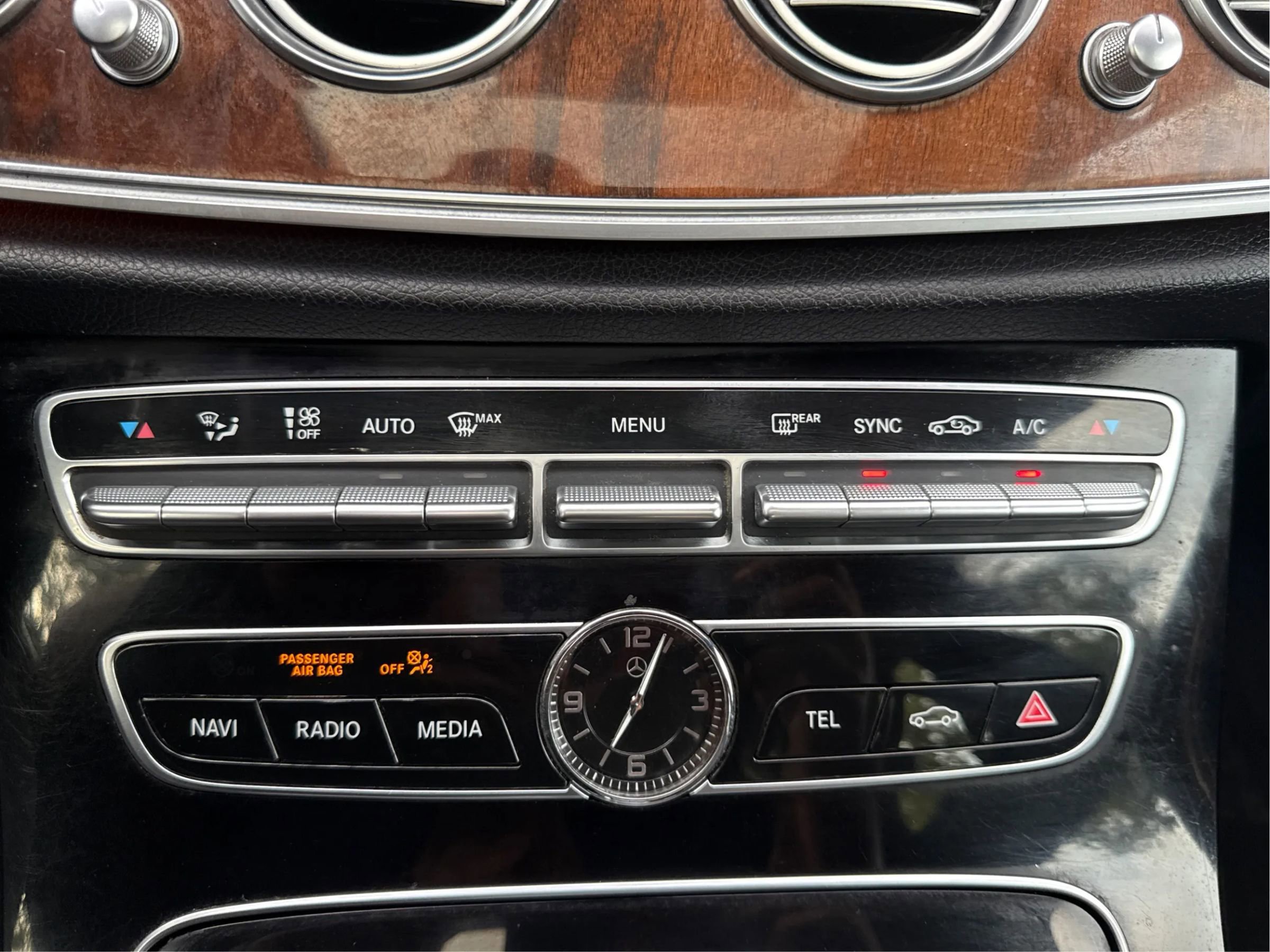 Used 2018 Mercedes-Benz E 300 4MATIC w/ Premium 1 Package image 33