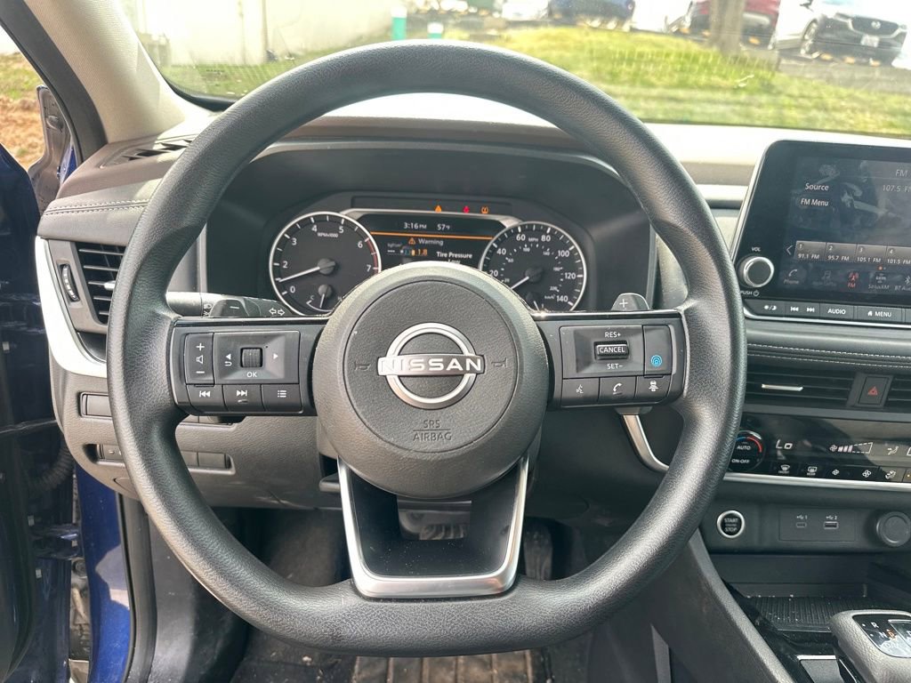 Used 2023 Nissan Rogue SV image 13