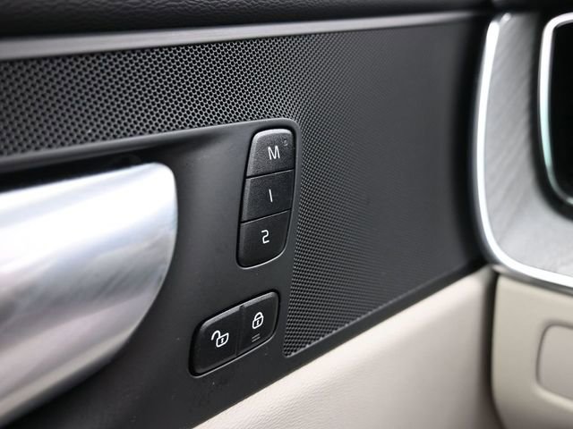 Used 2024 Volvo XC60 B5 Plus w/ Protection Package Premier image 29