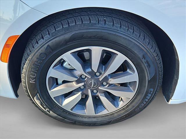 Used 2024 Chrysler Pacifica Limited FWD image 24