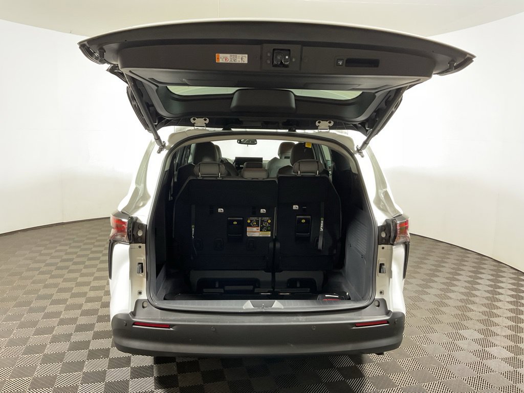 New 2026 Toyota Sienna XLE FWD image 16