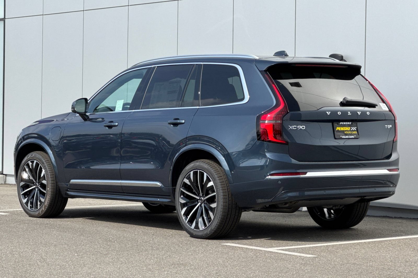 New 2026 Volvo XC90 T8 Ultra w/ Protection Package AWD/4WD image 3