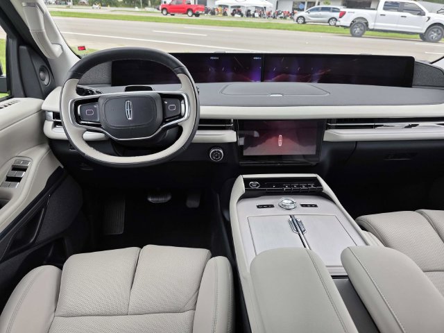 New 2026 Lincoln Navigator L Reserve w/ Jet Appearance Package AWD/4WD image 6