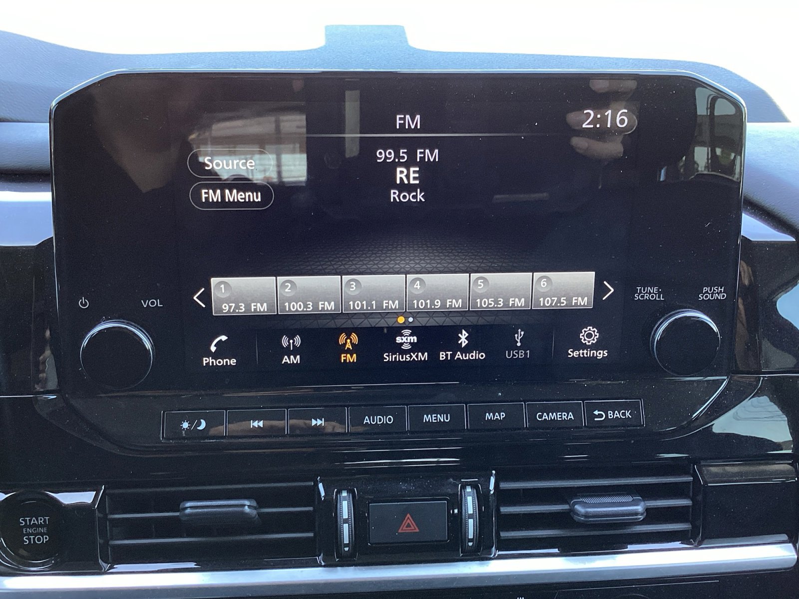 Used 2025 Nissan Pathfinder SL image 23