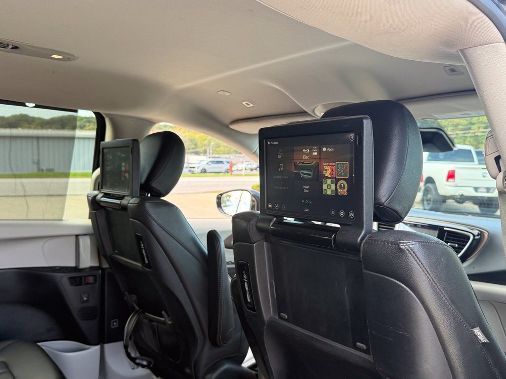Used 2019 Chrysler Pacifica Touring-L Plus w/ Advanced Safetytec Group FWD image 3