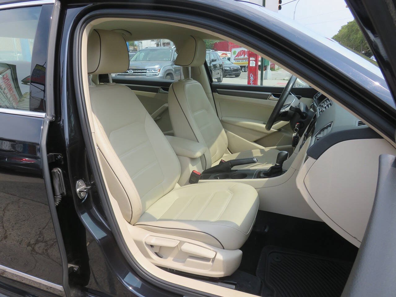 Used 2017 Volkswagen Passat 1.8T R-Line FWD image 11