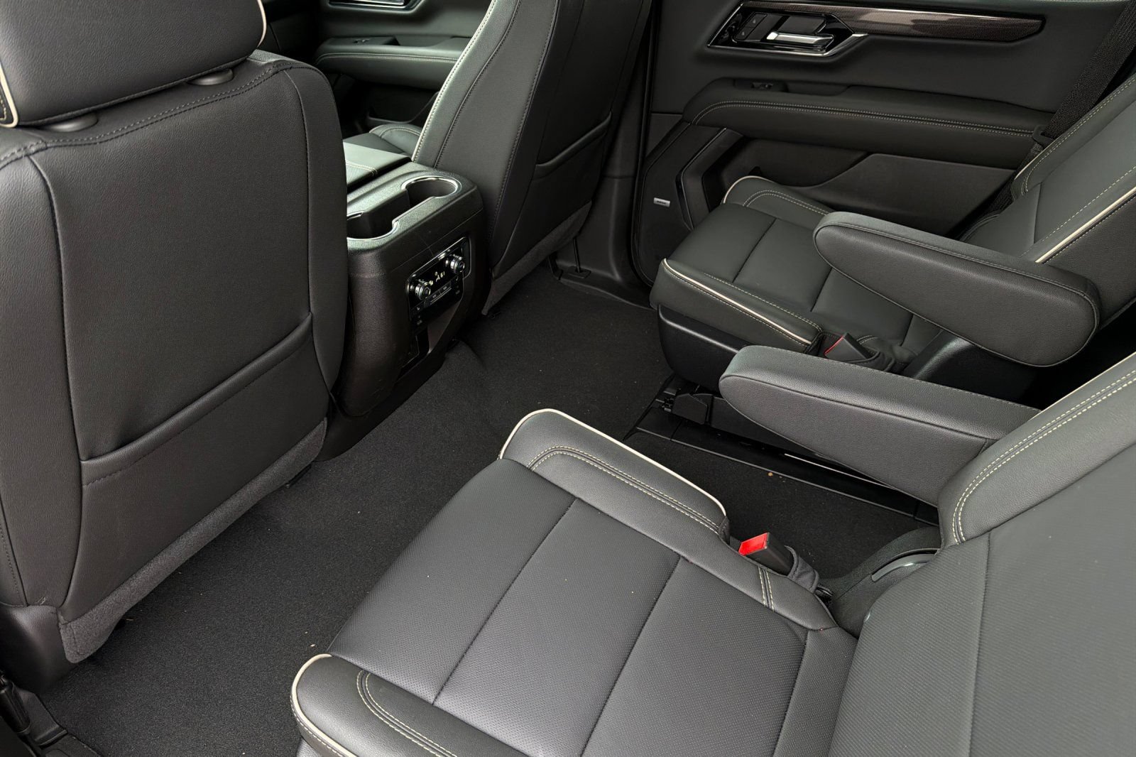 New 2026 GMC Yukon Elevation AWD/4WD image 12